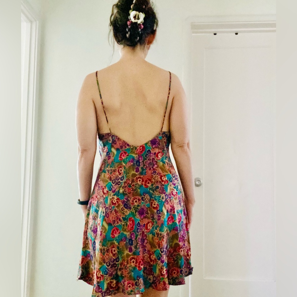 VICTORIA’S SECRET  100% Silk Slip Floral Vintage Size Small